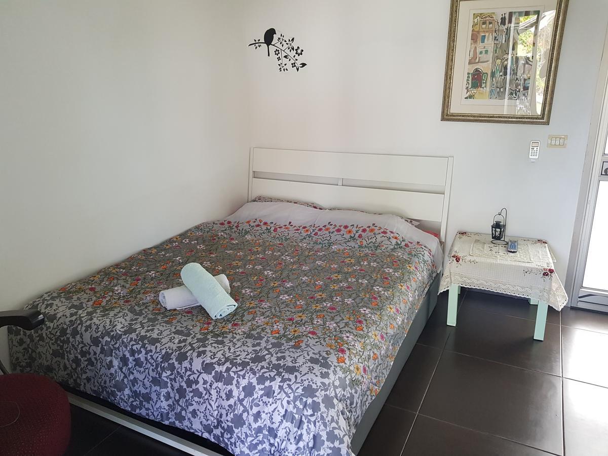 A Pastoral B & B Giv'at Ada Экстерьер фото